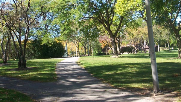 Tennis court walkway